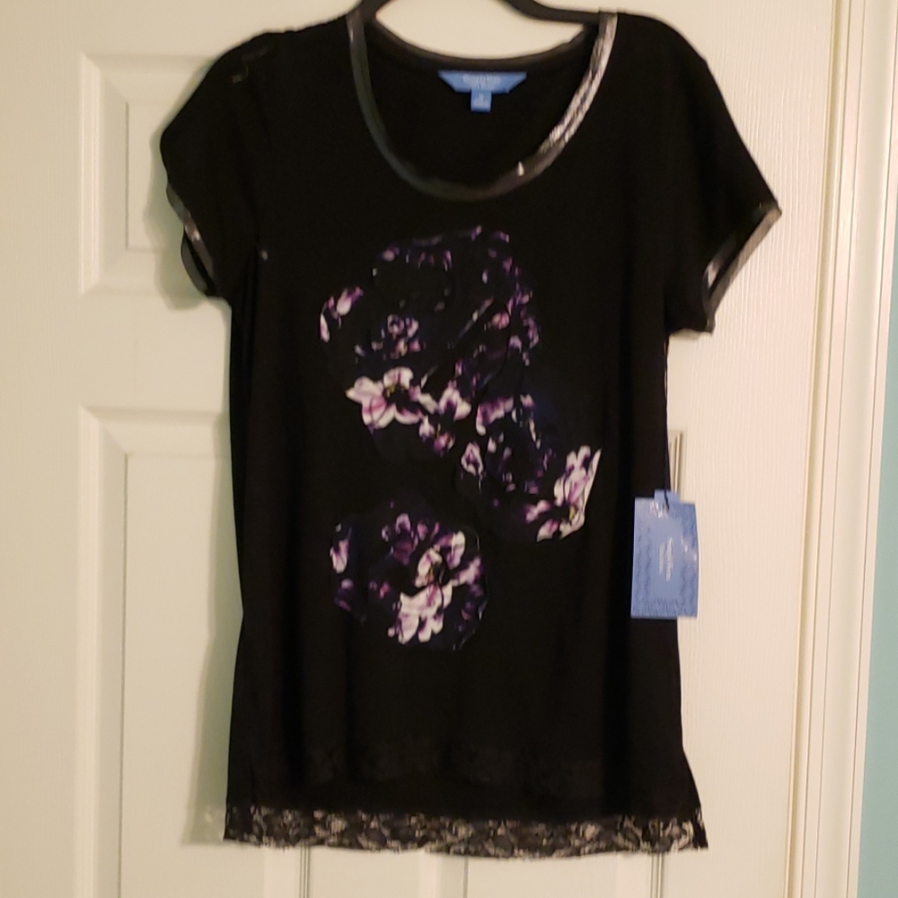 Simply Vera Vera Wang black top w/flower accent